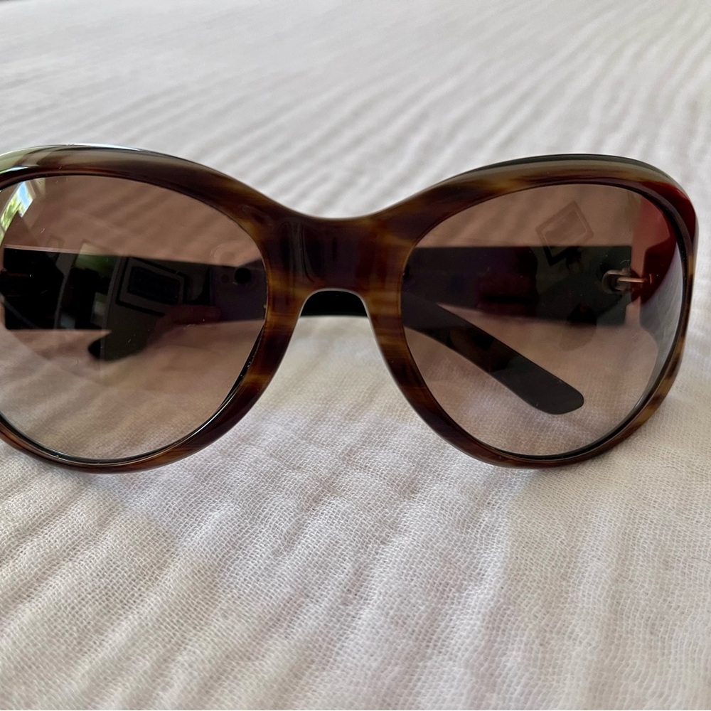 ✅ SOLD ✅ Valentino - Tortoise Shell Women's Sunglasses with original case